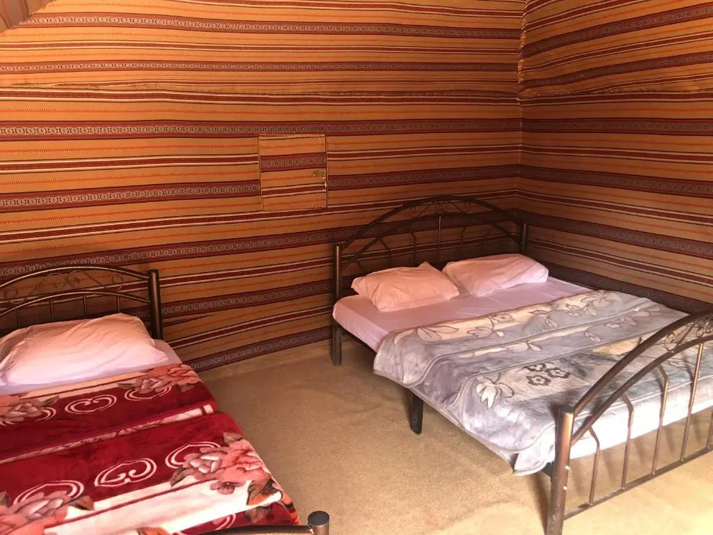 Tent (twin beds)