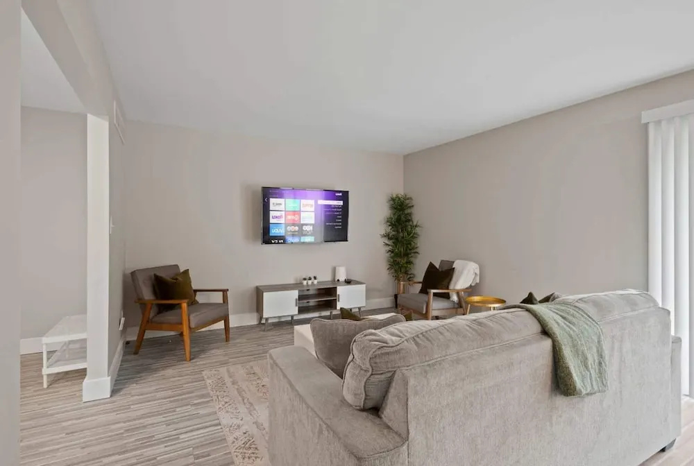 Inviting 2BR 2BA Unit in Rochester Hills