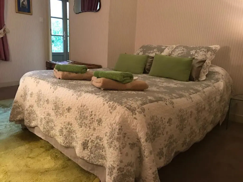 Standard Double room with garden view (full double bed)