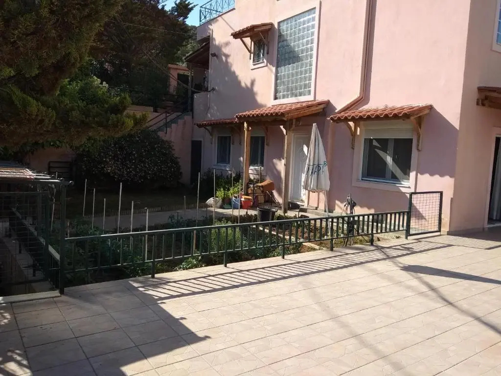 Airport Friendly House 1