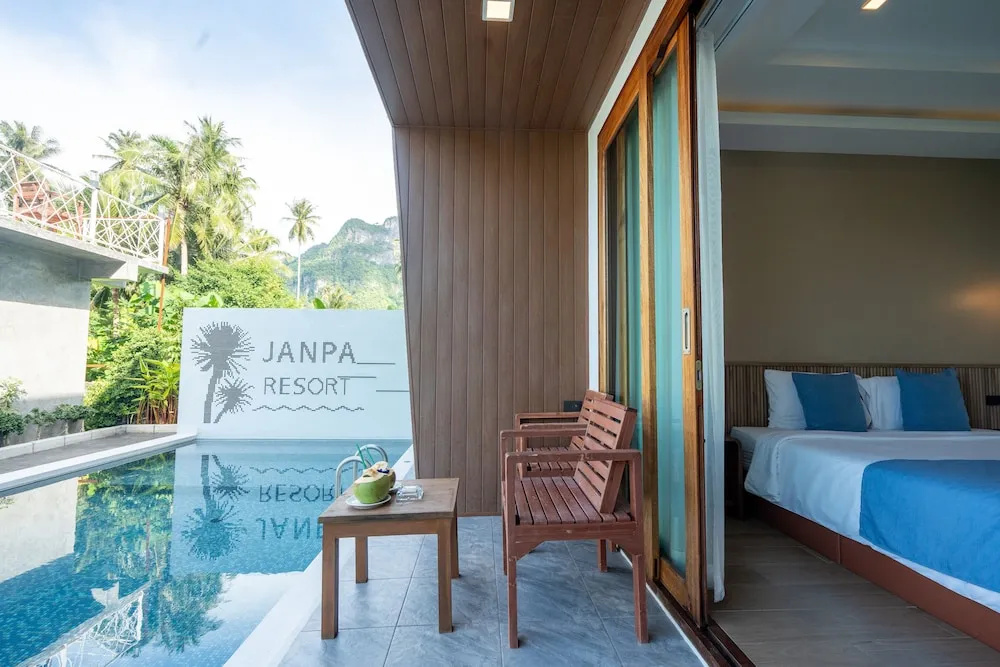 Deluxe Double room with balcony and with pool view (full double bed)