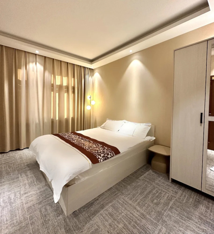 Deluxe Double room (full double bed)