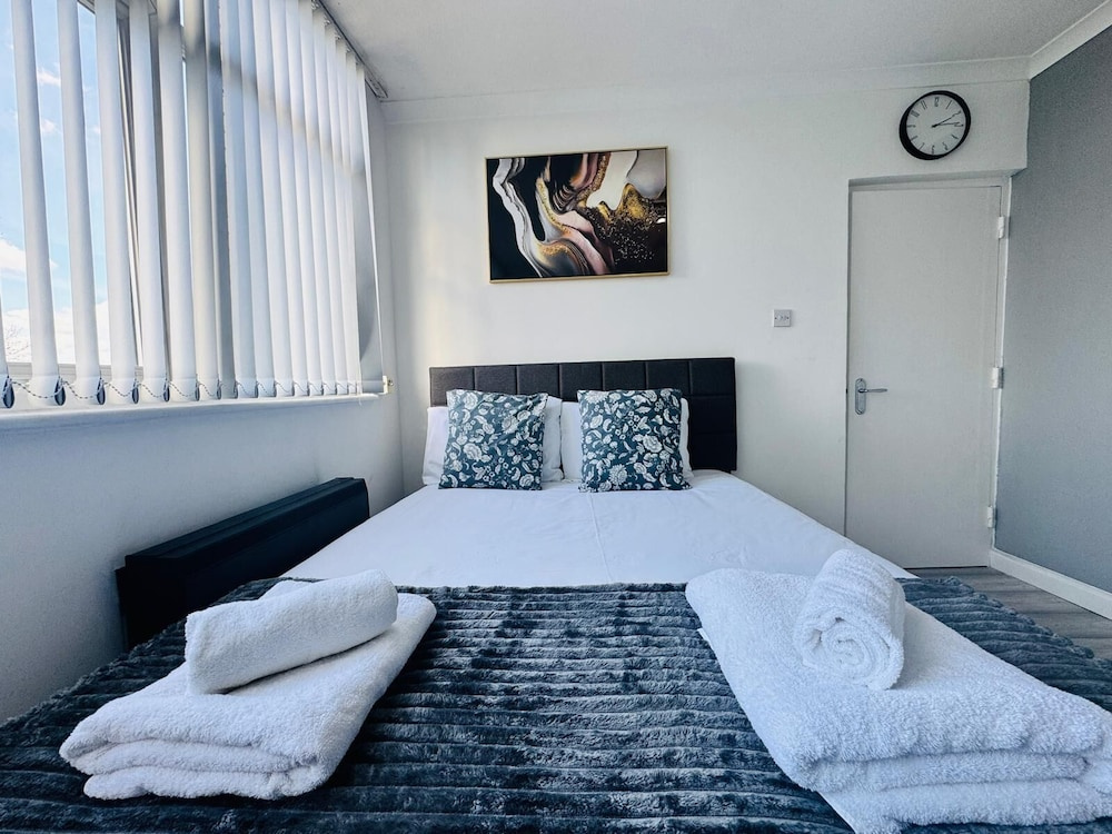 Home Studio Free Parking Prime Location