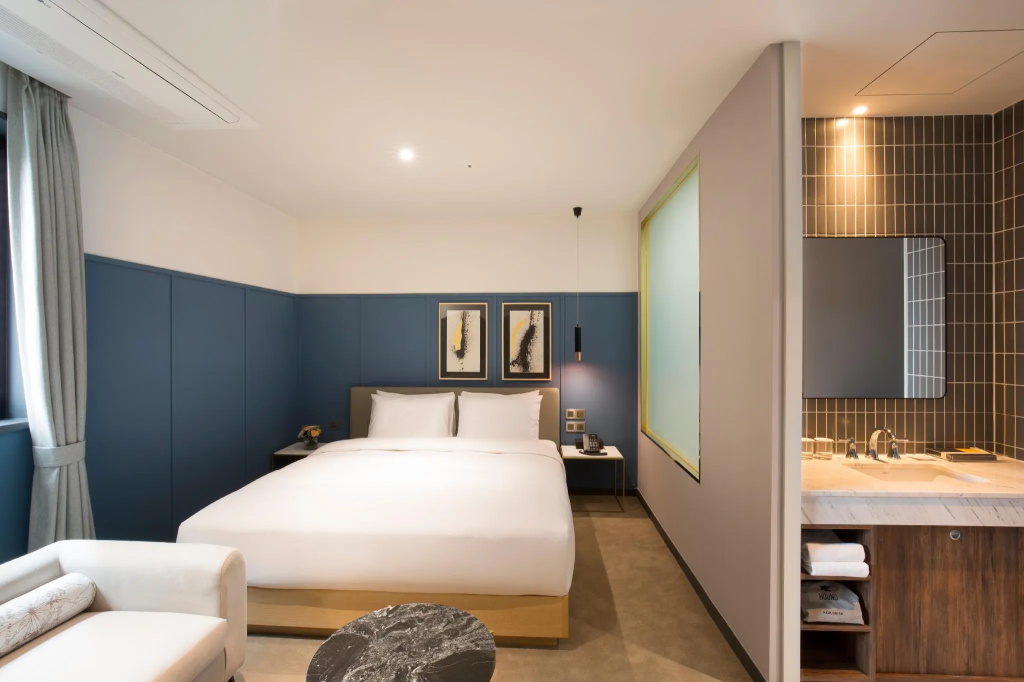 Deluxe Double room (full double bed)