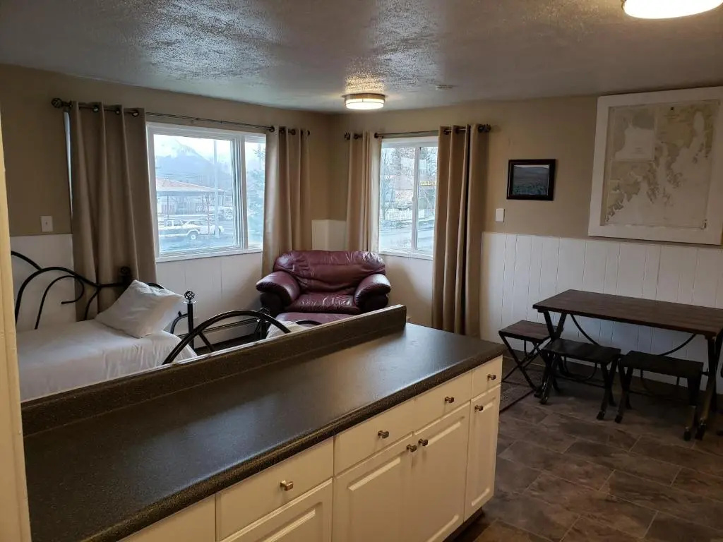 Deluxe Double Suite (full double bed)