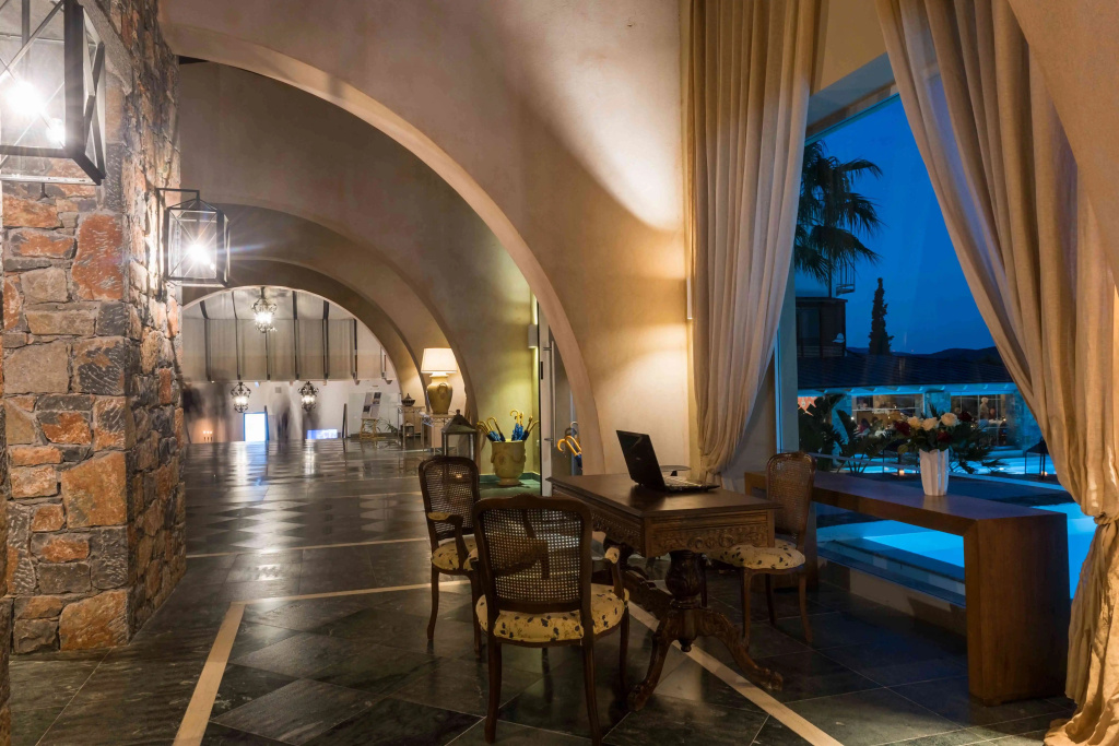 Lobby & Reception