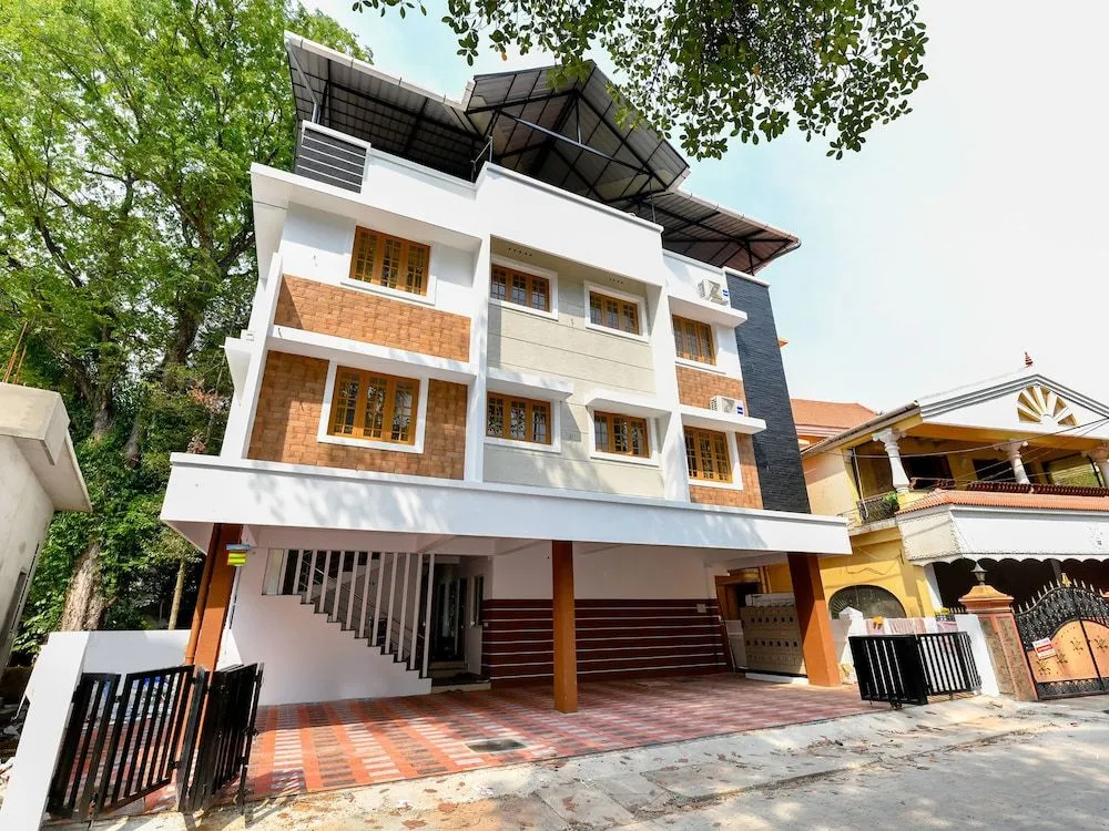 OYO Home 30657 Elegant Stay Near Lulu Mall