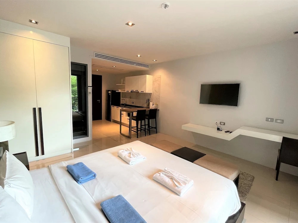 Double Studio with balcony (full double bed)