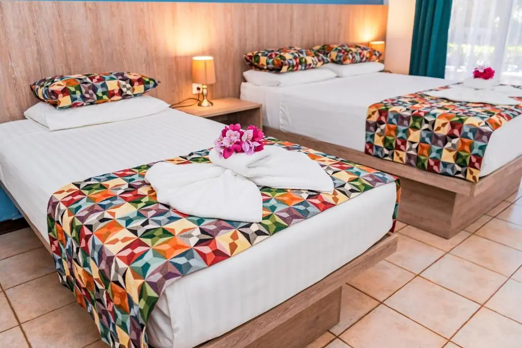 Standard Triple room with street view