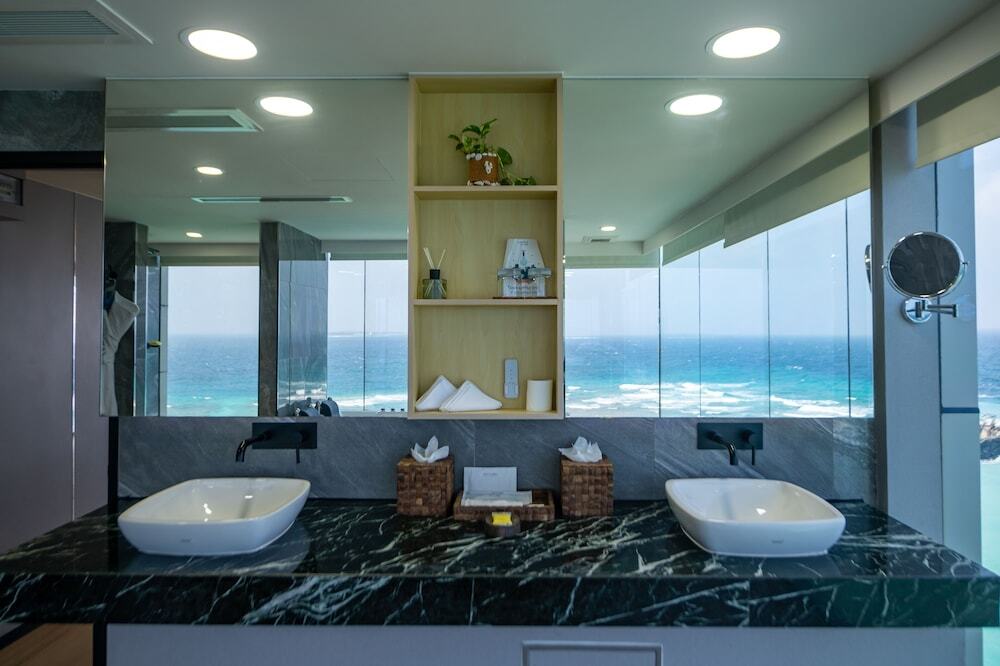 Swarn By Hawks Hotels (Ex. Clarks Exotica Kamadhoo Maldives)