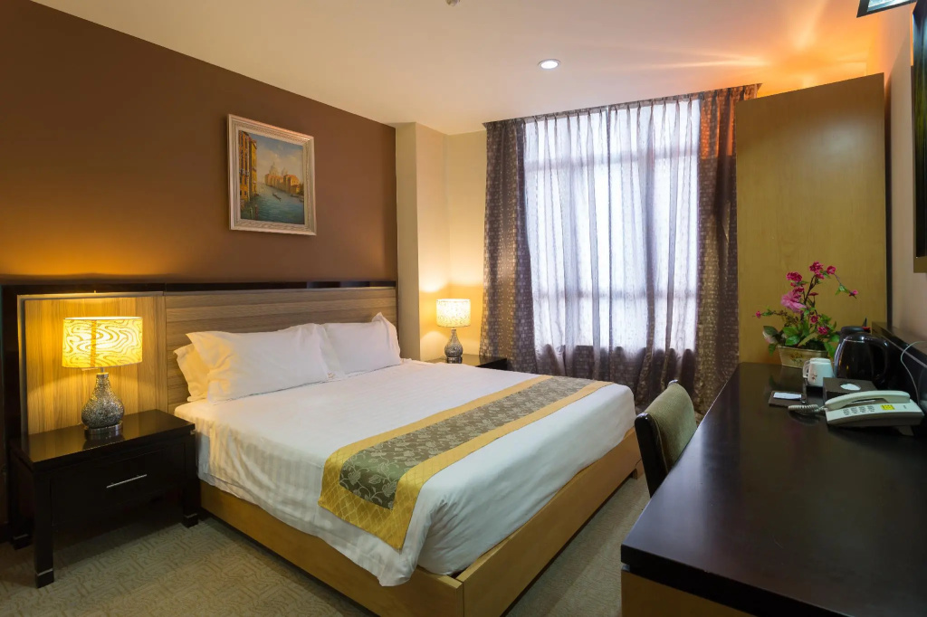 Deluxe Double room (full double bed)