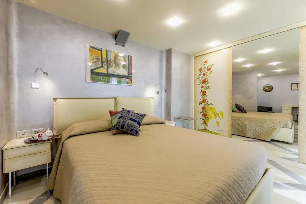 Deluxe Double room (full double bed)
