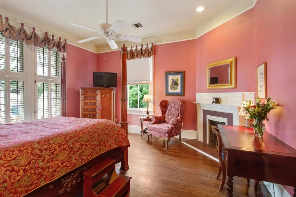 Superior Double room with balcony (full double bed)
