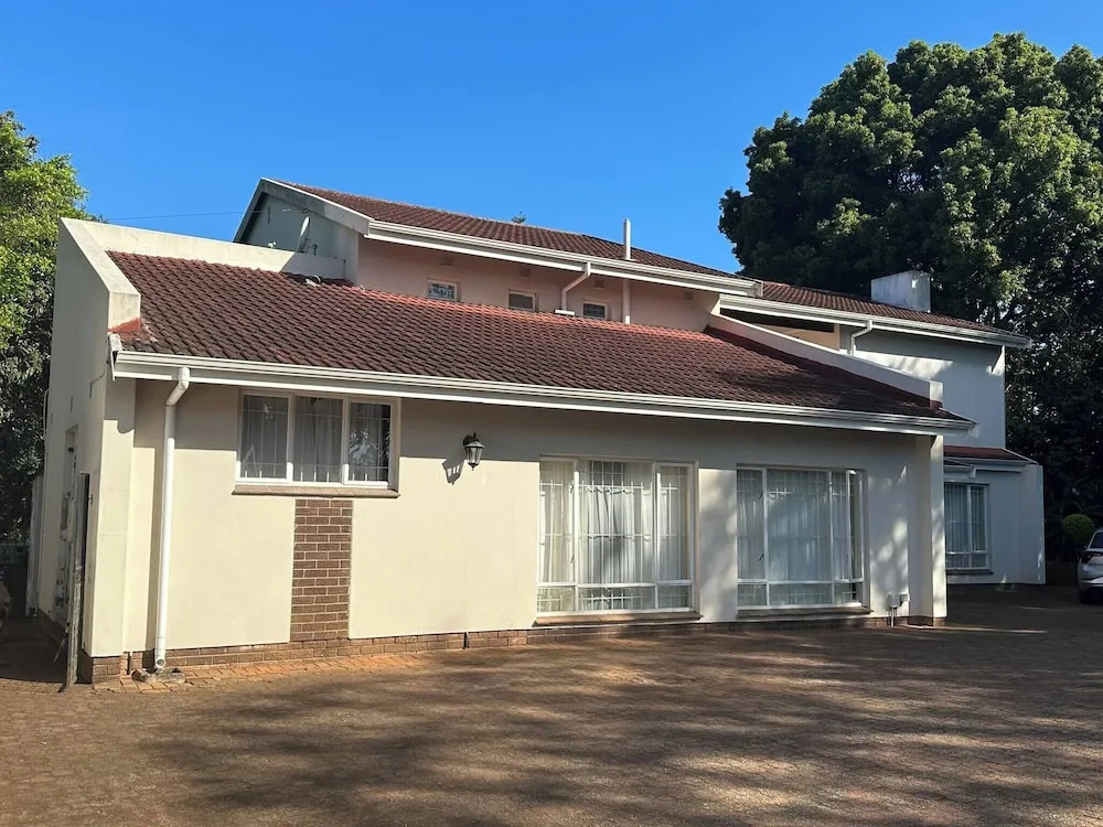 Spacious 4BR Home Pool & Balconies Krantzkloof