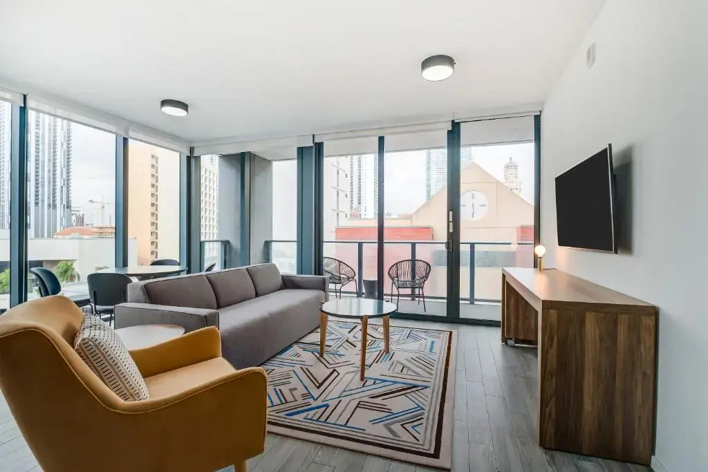 3 Bedrooms Apartment