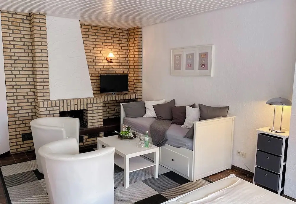 1 Bedroom Standard Quadruple Family room
