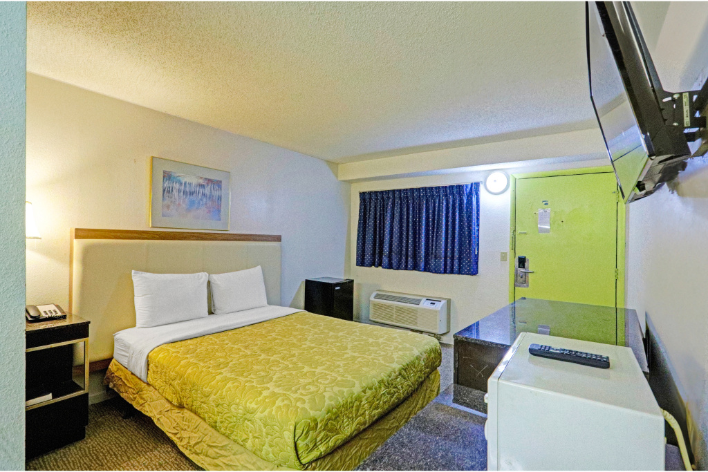 Brookville Inn OYO Dayton International Airport — 3