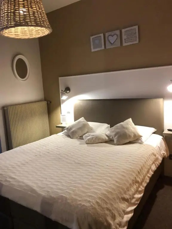 Au Cheval Blanc Hôtel et Restaurant - Chambres
