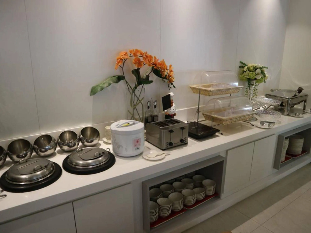 Food & Beverage