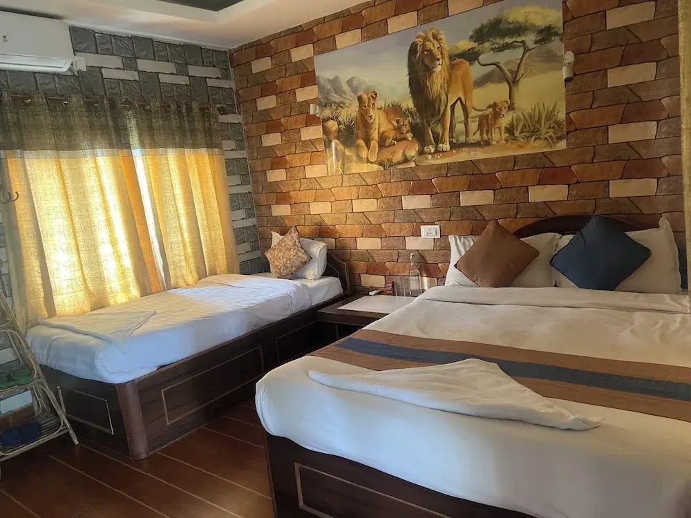 Deluxe Double room with balcony and with garden view (full double bed)