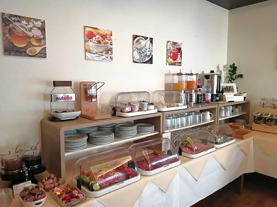 Food & Beverage