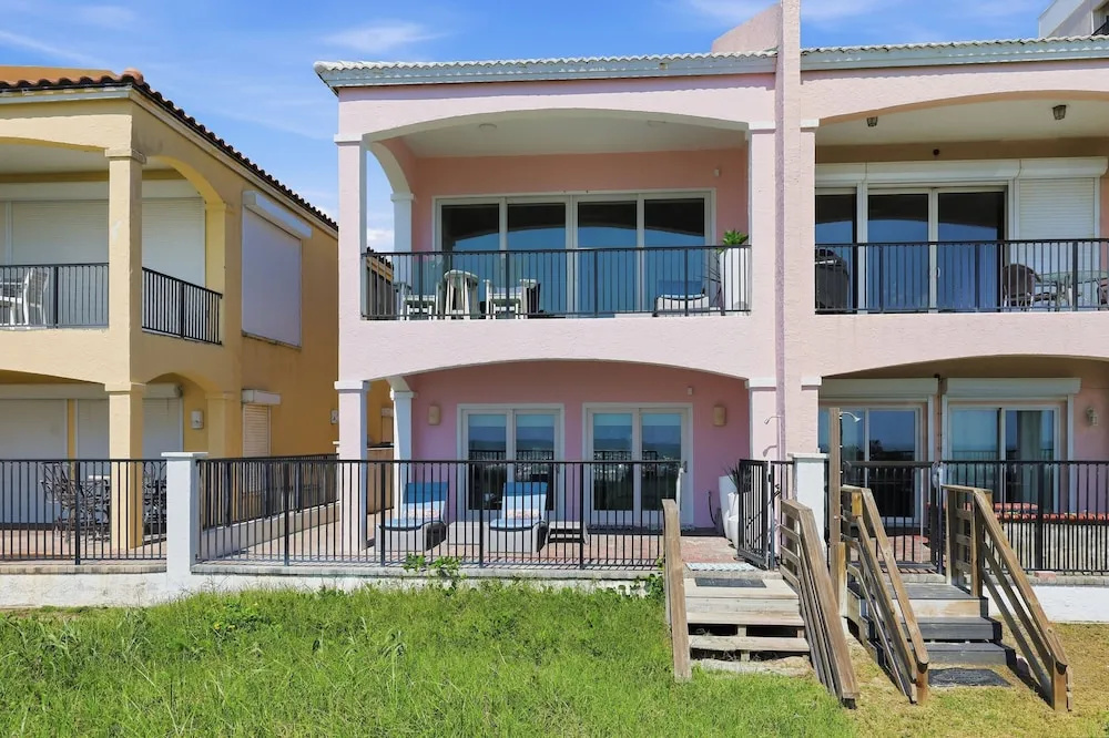 Incredible Views From Oceanfront 3 Bedroom Townhouse by RedAwning