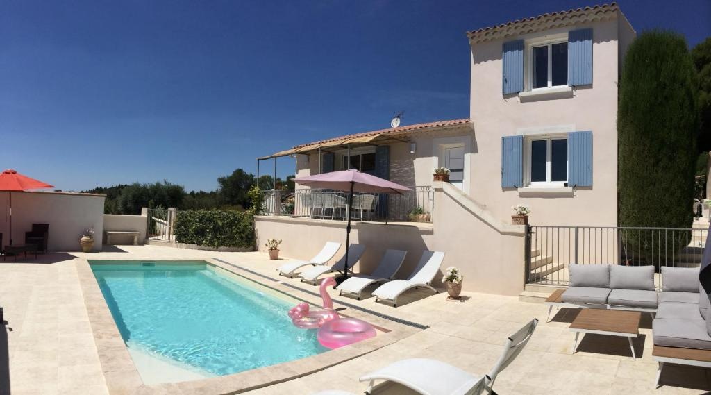 Agréable Location Vacances Climatisée, Piscine Chauffée, Proche du Centre D'Aureille À Pieds, Jolie Vue - 8 Prs- Ls2-287-L'Oustau