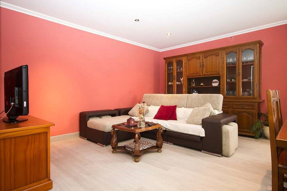 House - 3 Bedrooms with WiFi - 107748