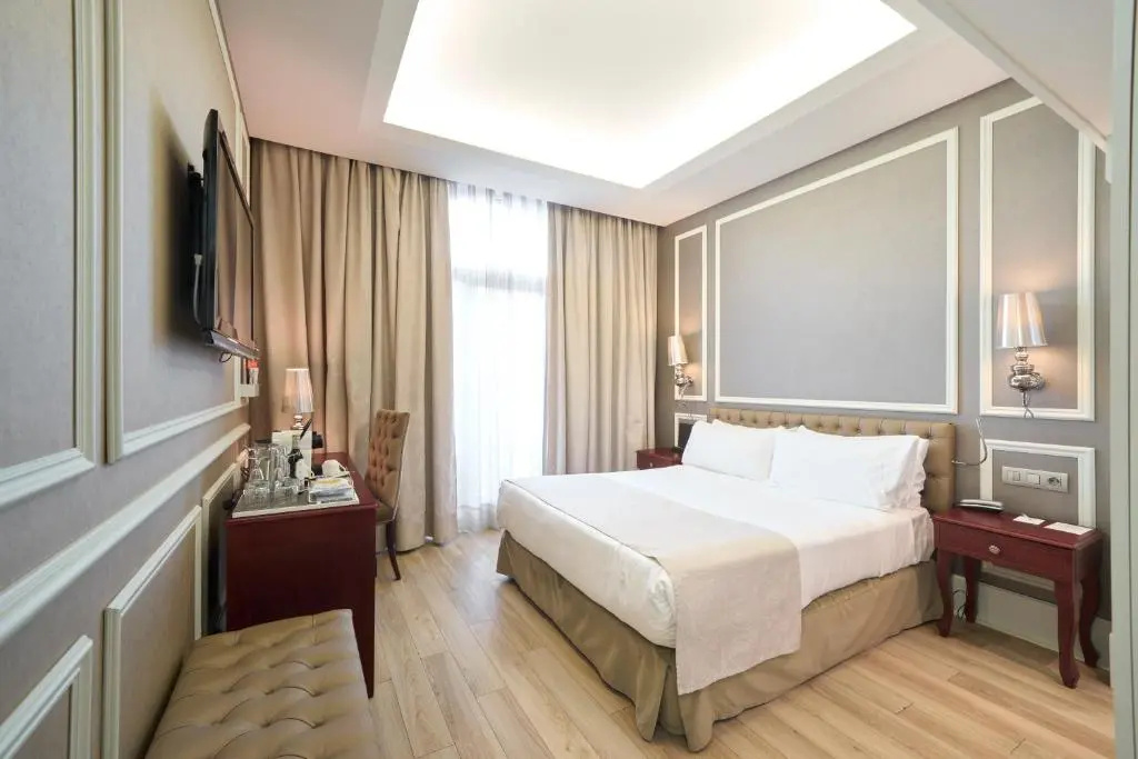 (1)Double room (full double bed) (bed type is subject to availability) at Catalonia Passeig De Gracia in Barcelona