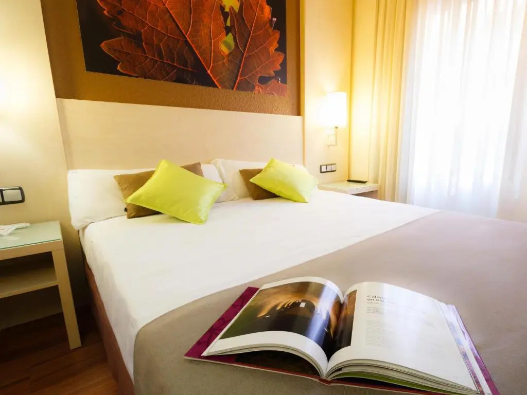 Double room (full double bed)