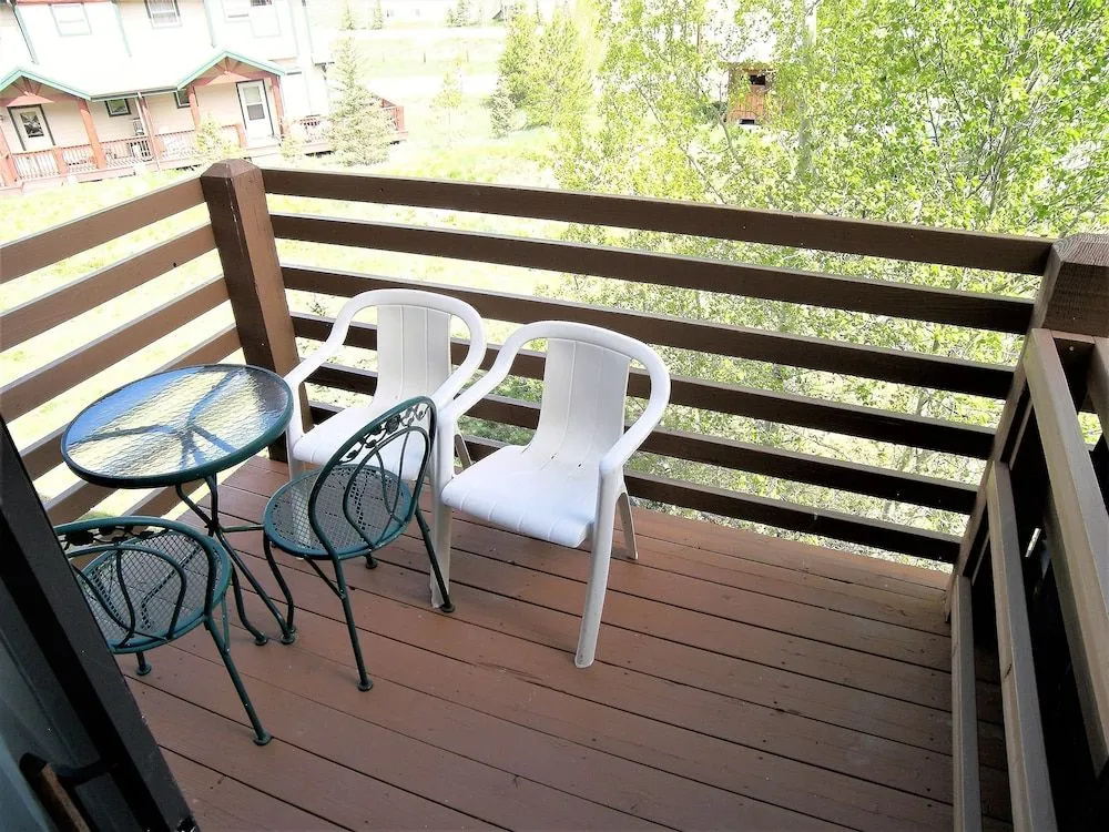 Timber 2 bed 2 bath 2 Br condo by RedAwning