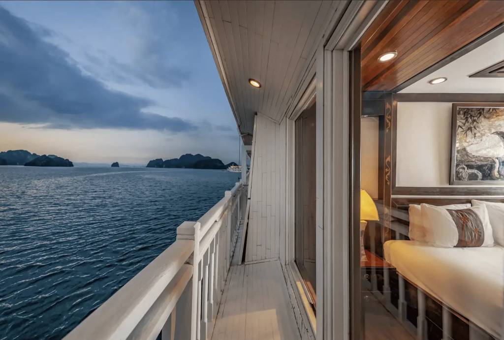 Double Suite with sea view (full double bed)
