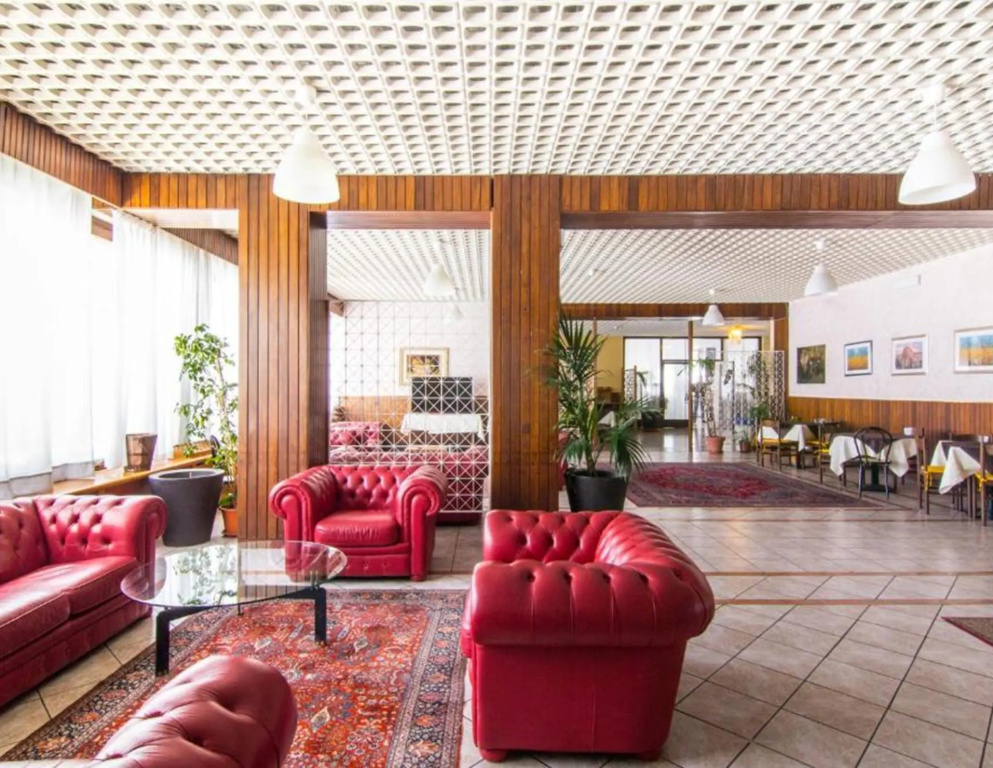 Lobby & Reception