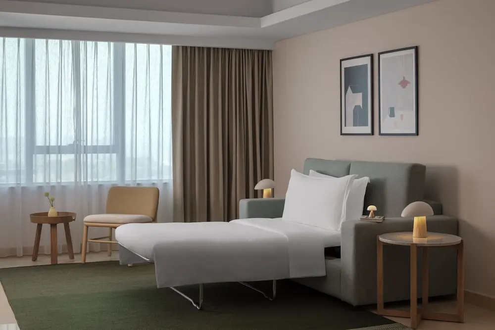 Двухместная Studio Suite с балконом (двуспальная кровать) в Staybridge Suites Dubai Internet City, an IHG Hotel