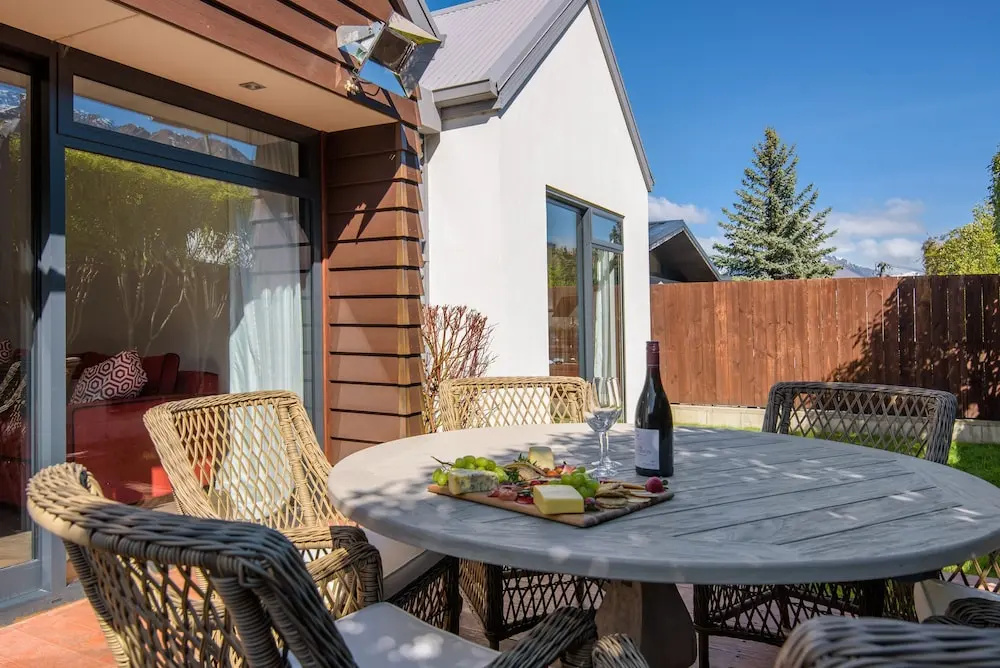 Central Queenstown 3-Bed Villa by Staysouth