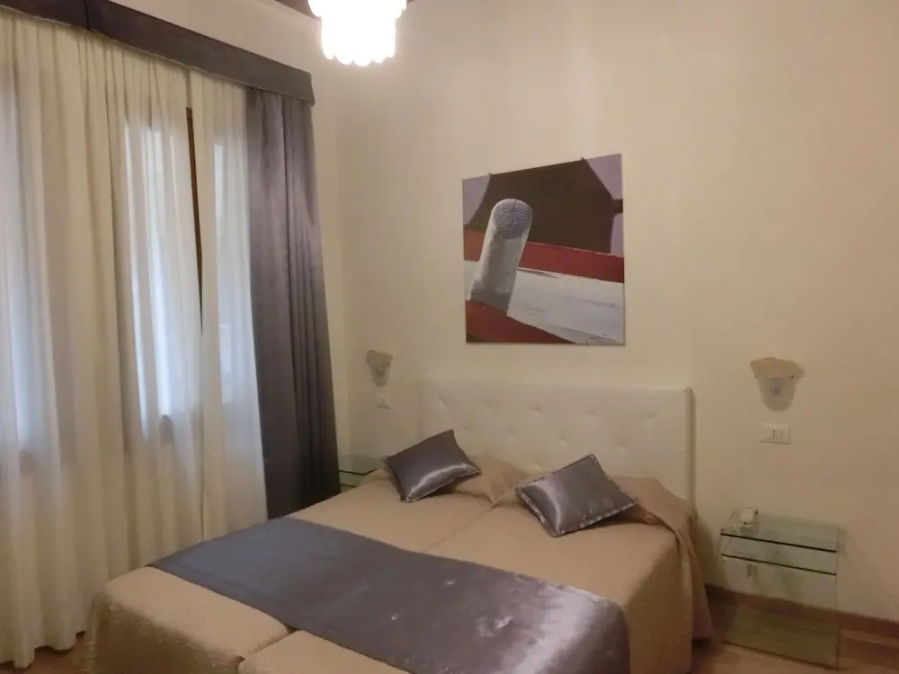 Classic Double room (full double bed)