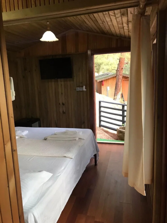Bungalow with balcony and with mountain view