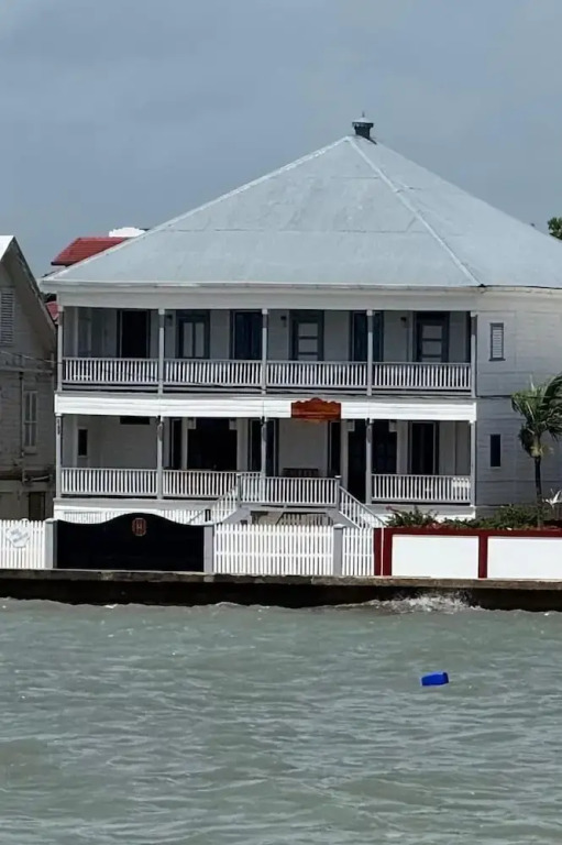 The Ambassador's Terrace — фото