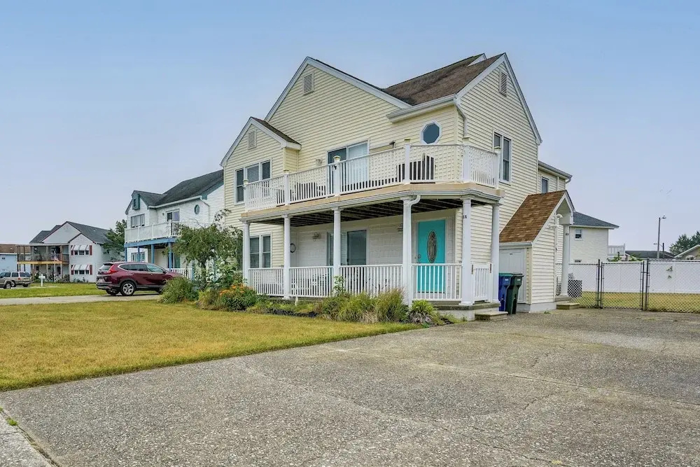 Brigantine Getaway: Walk to the Beach!