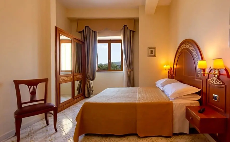 Hotel Villa Igea - Tap to explore photos