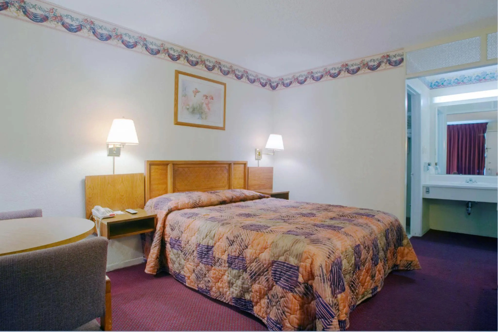 Standard Double room (full double bed)