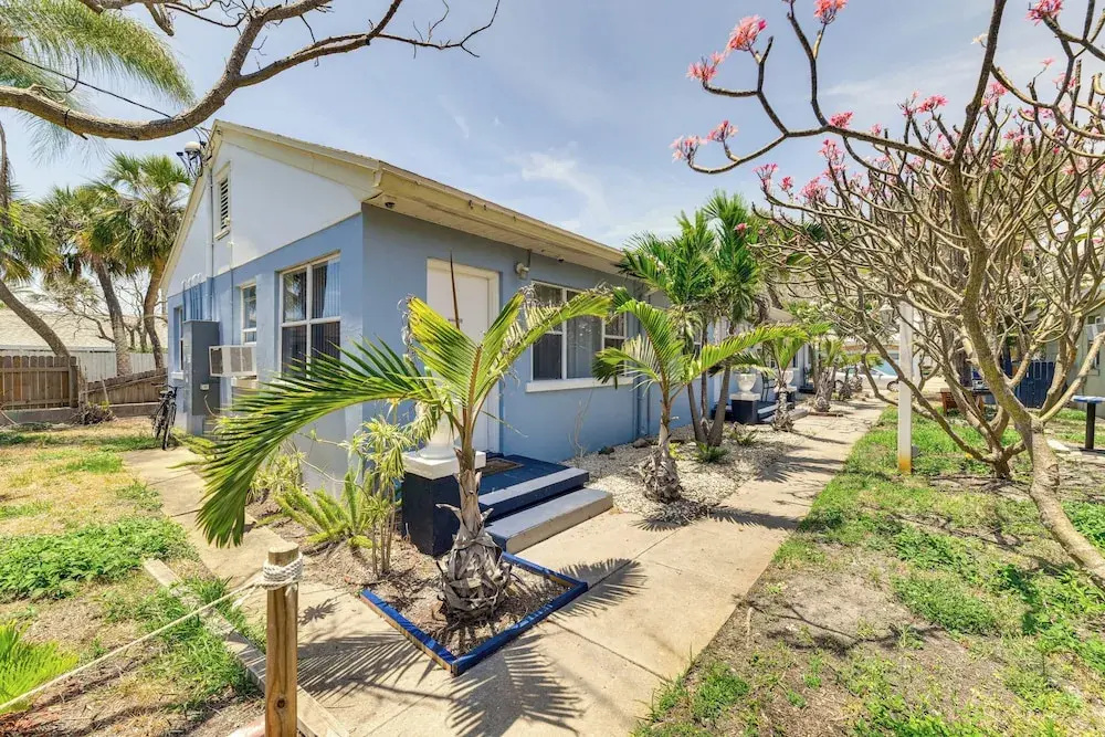 1 Mi to Upham Beach Park: Cozy St Pete Beach Apt!