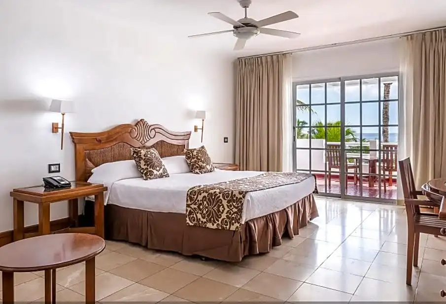 Deluxe room with ocean view