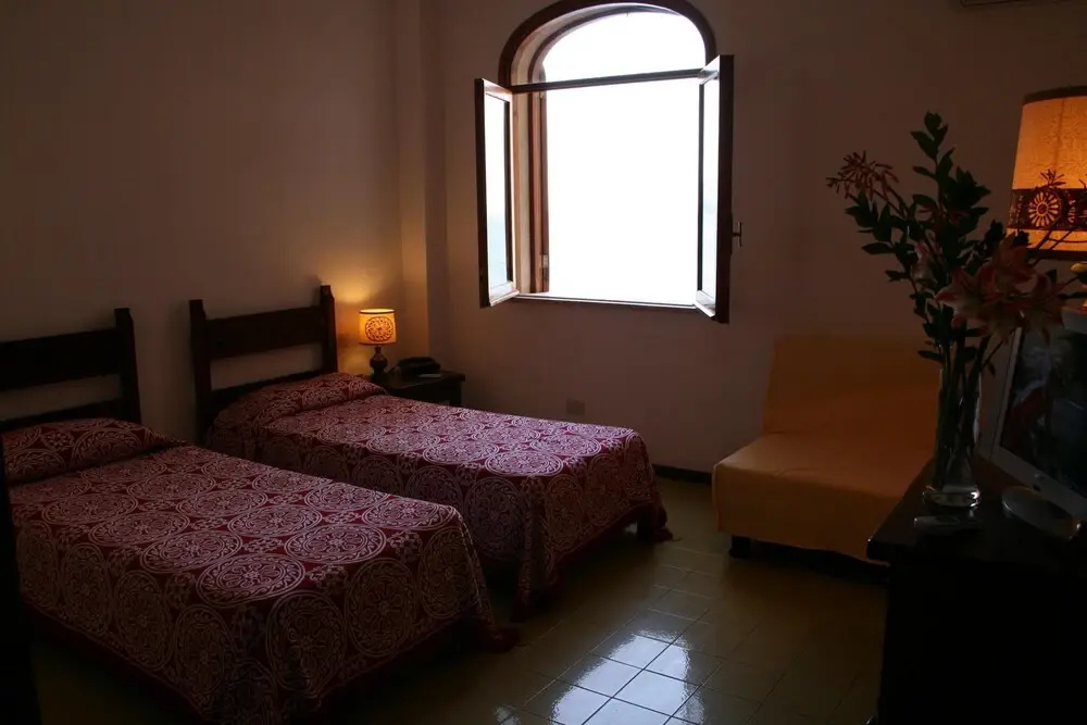 Classic Double room (full double bed)