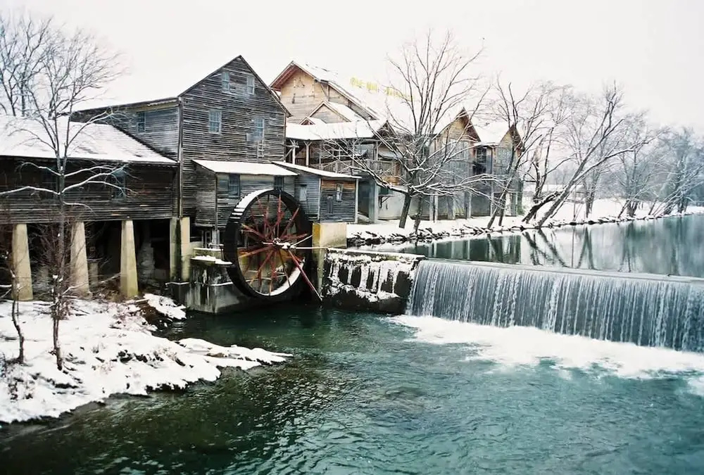 Emmas Rare Find by Beyond Expectations Cabin With Hot Tub