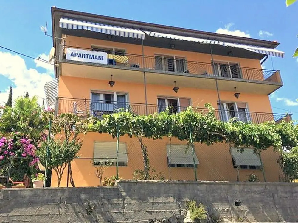 Spacious Apartment With Terrace in Opatija