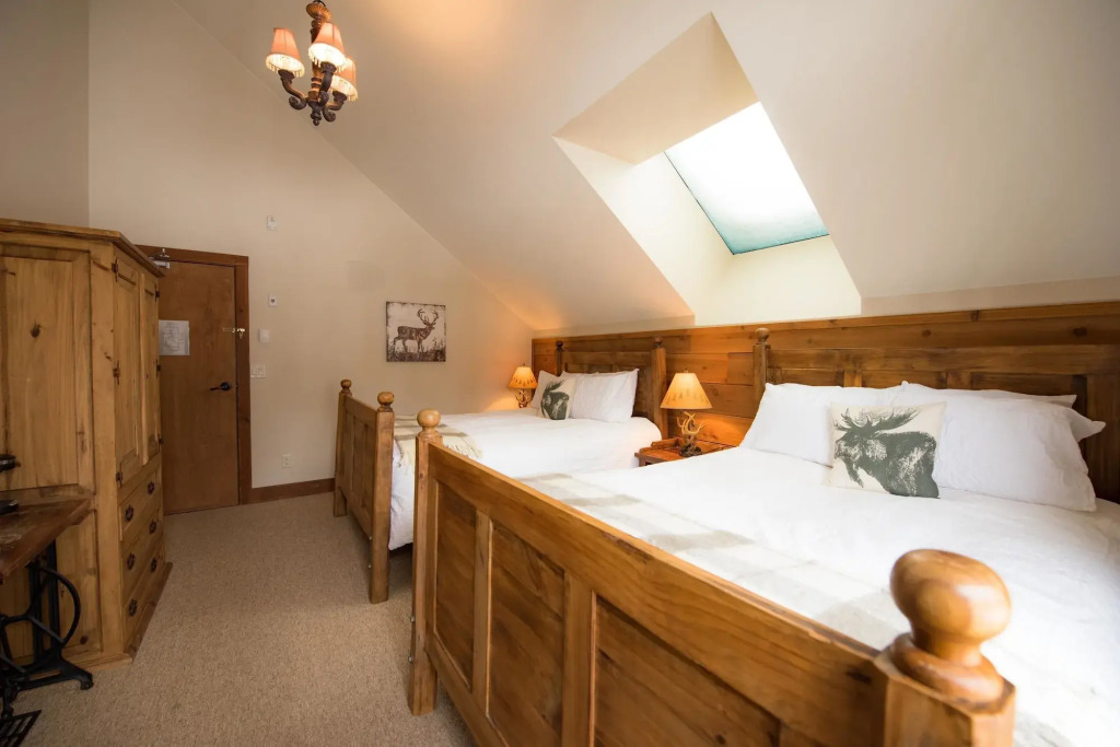 Winston Lodge by null