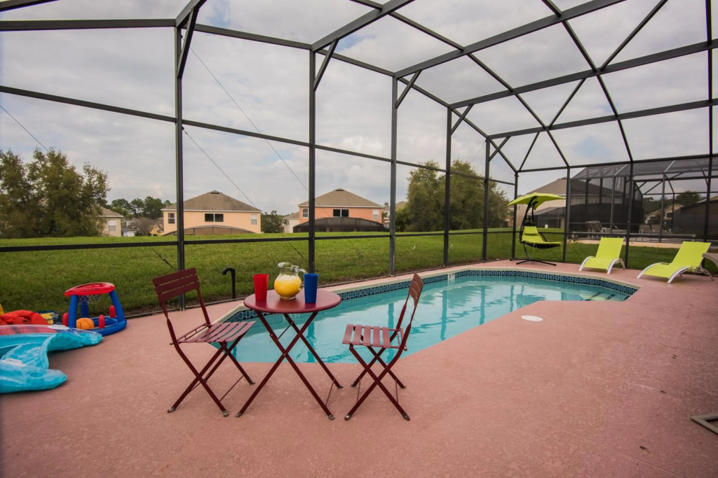 8BR -private swimming pool -gated resort community -suitable for family & group getaways -5 miles to Disney