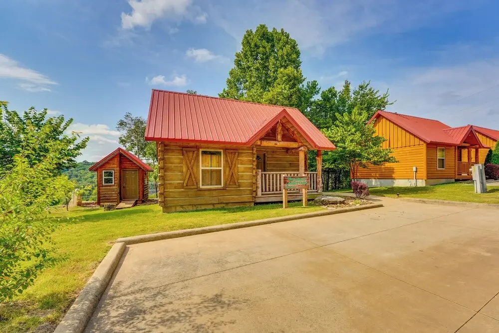 antlers Point Cabin w/ Patio & Grill in Branson