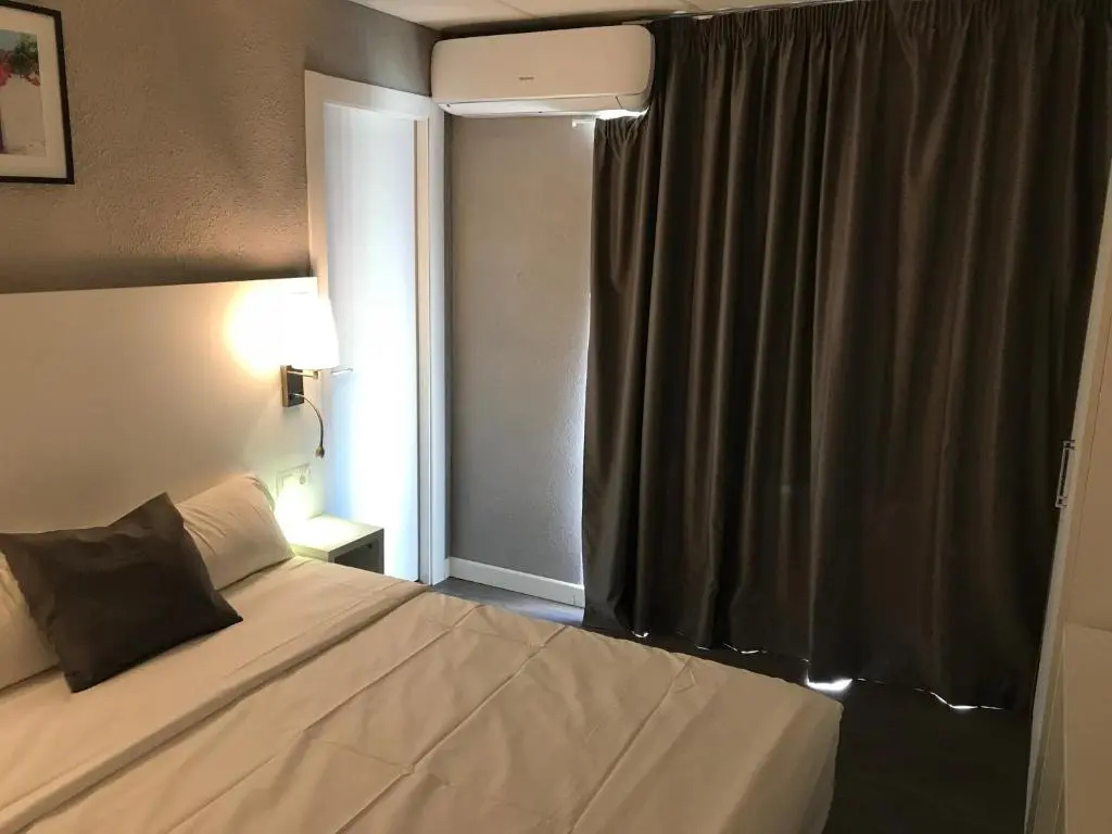 Standard Double room with balcony (full double bed)